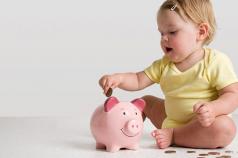 Які виплати покладено при народженні першої дитини?